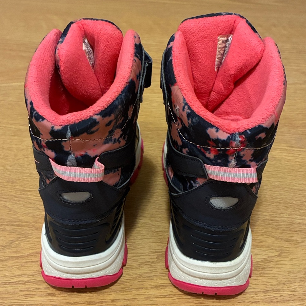 Pepperts! Girls’ Pink and Navy Snow Boots - Picture 4 of 13